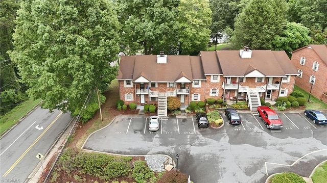 203 Olde Vineyard Court, Winston-salem, NC 27104