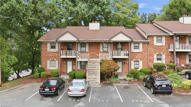 203 Olde Vineyard Court, Winston-salem, NC 27104
