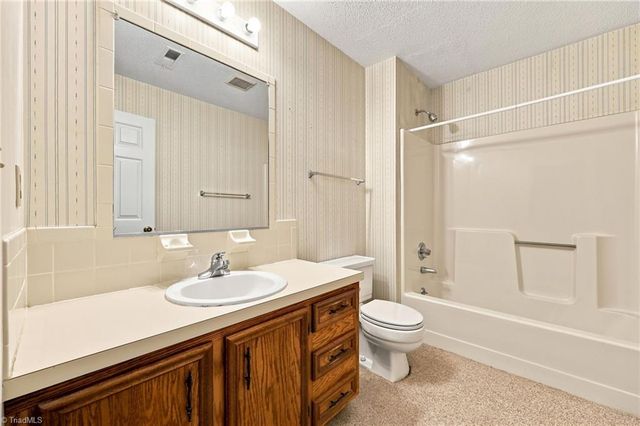 203 Olde Vineyard Court, Winston-salem, NC 27104