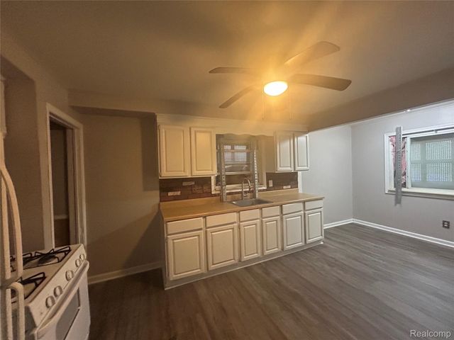 16121 Salem Street, Detroit, MI 48219