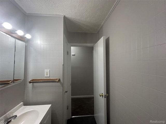 16121 Salem Street, Detroit, MI 48219