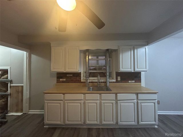 16121 Salem Street, Detroit, MI 48219