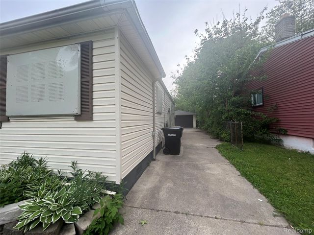 16121 Salem Street, Detroit, MI 48219