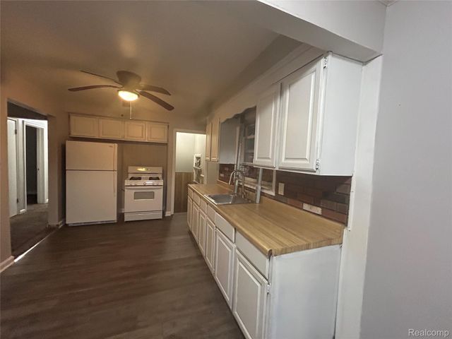 16121 Salem Street, Detroit, MI 48219