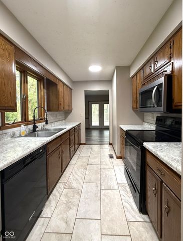 649 Elm Drive, Plainfield, IN 46168
