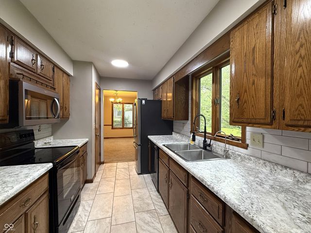 649 Elm Drive, Plainfield, IN 46168