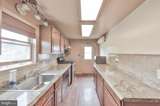 232 COLUMBIA AVE, Palmerton, PA 18071