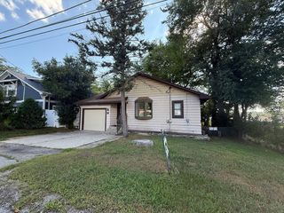 709 Lake Shore Drive, Wauconda, IL 60084