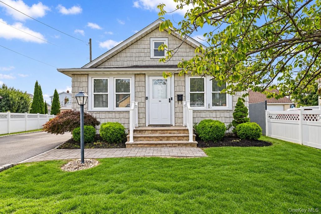 635 S 6th Street, Lindenhurst, NY 11757 — exterior