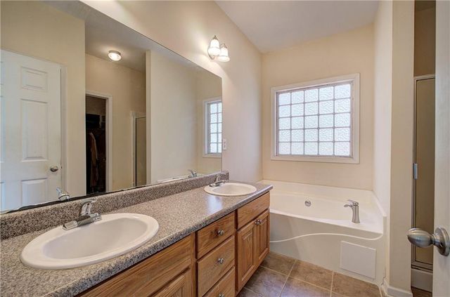 10 Carriage Lane NW, Cartersville, GA 30120