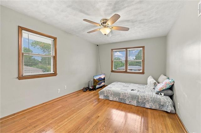 10407 E 30th Terrace, Independence, MO 64052