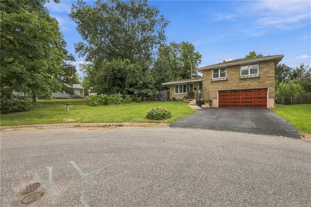10407 E 30th Terrace, Independence, MO 64052