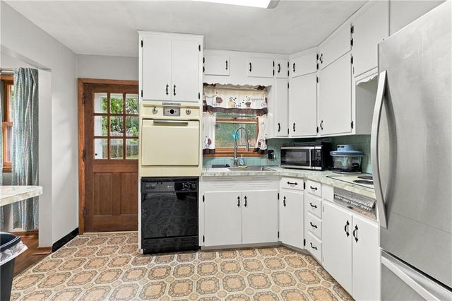 10407 E 30th Terrace, Independence, MO 64052