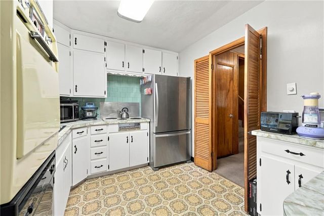 10407 E 30th Terrace, Independence, MO 64052