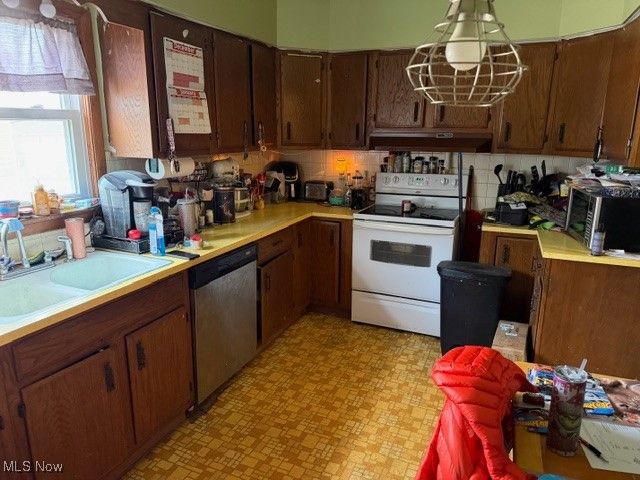 1537 Wooster Road W, Norton, OH 44203