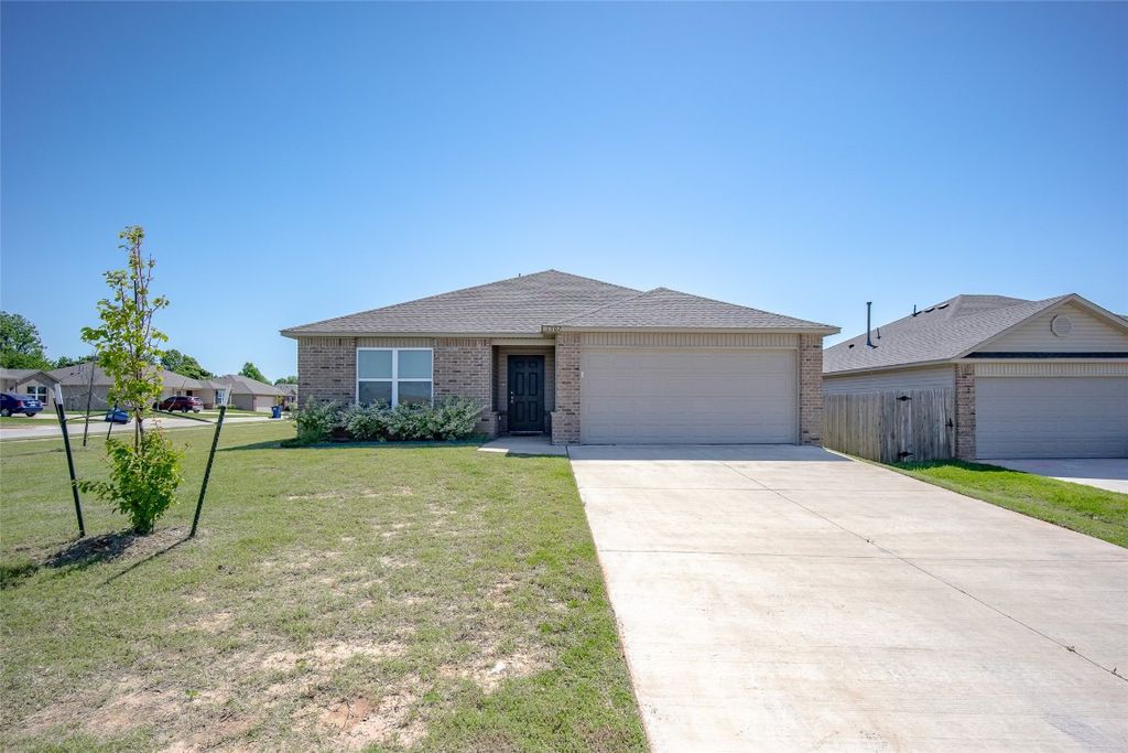 1302 S Silver Drive, Mustang, OK 73064