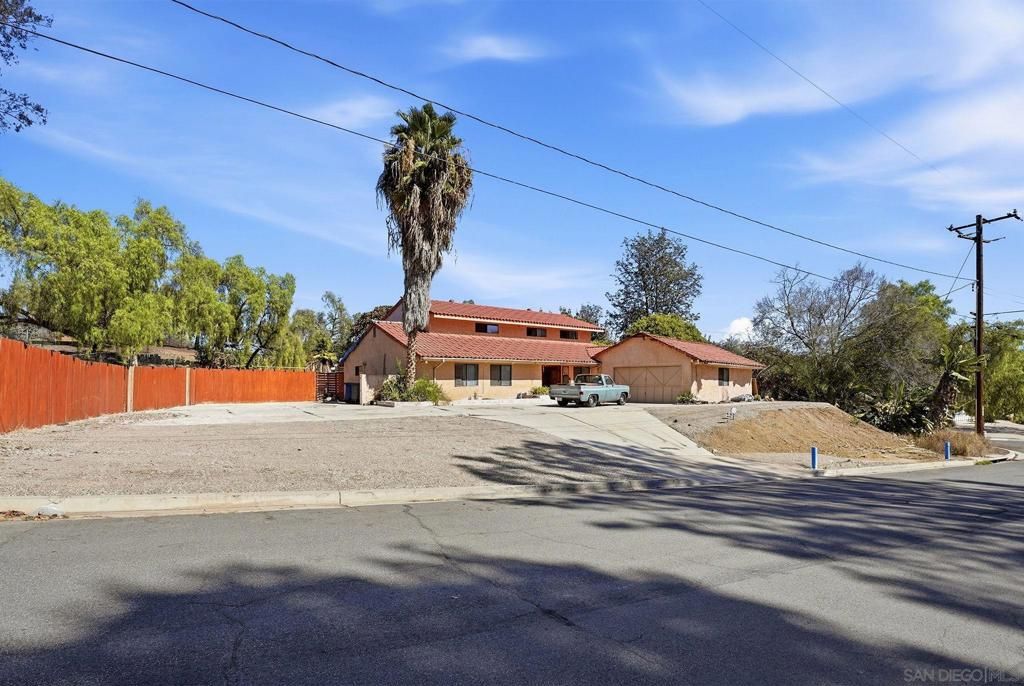 5747 Pray St, Bonita, CA 91902 — photo 2