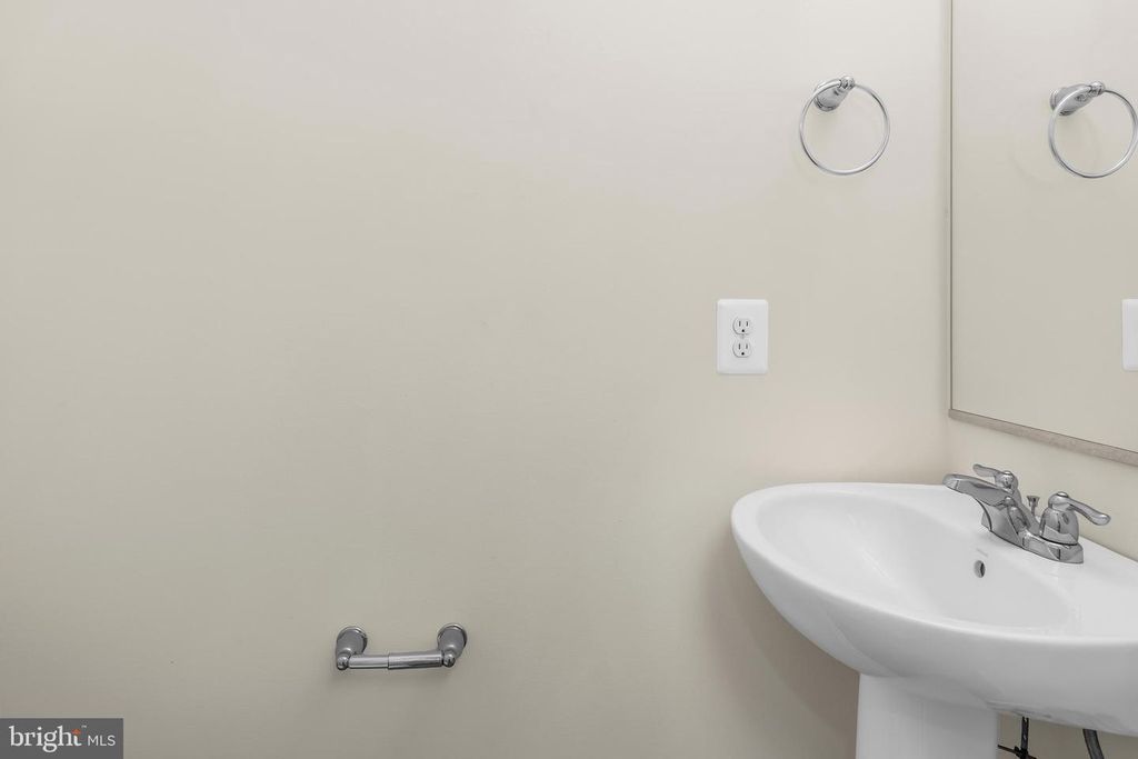 Image 9 of property listing at 319 APPLEBY SCHOOL RD, Cambridge, MD 21613
