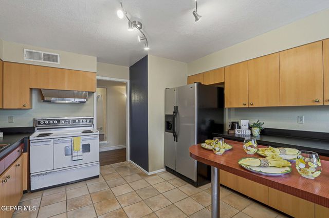 504 TWIN OAKS Place, El Paso, TX 79912