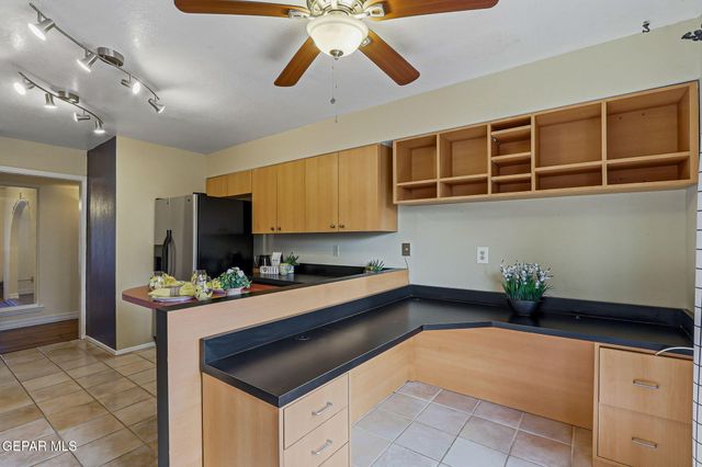 504 TWIN OAKS Place, El Paso, TX 79912