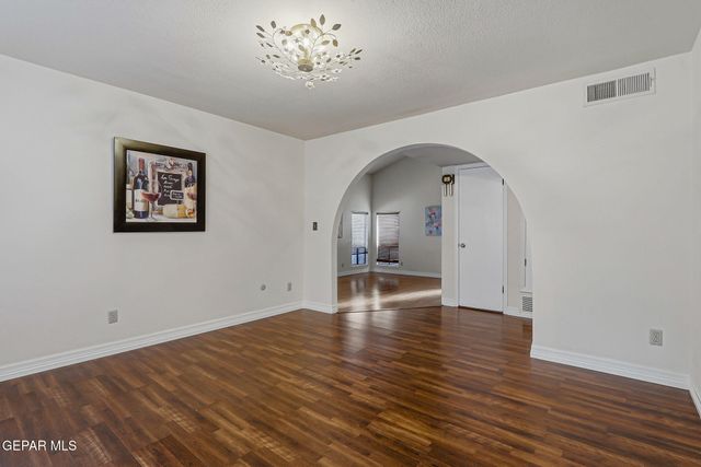 504 TWIN OAKS Place, El Paso, TX 79912