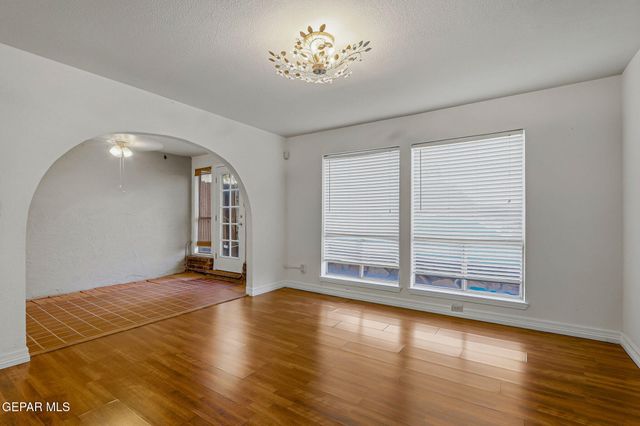 504 TWIN OAKS Place, El Paso, TX 79912