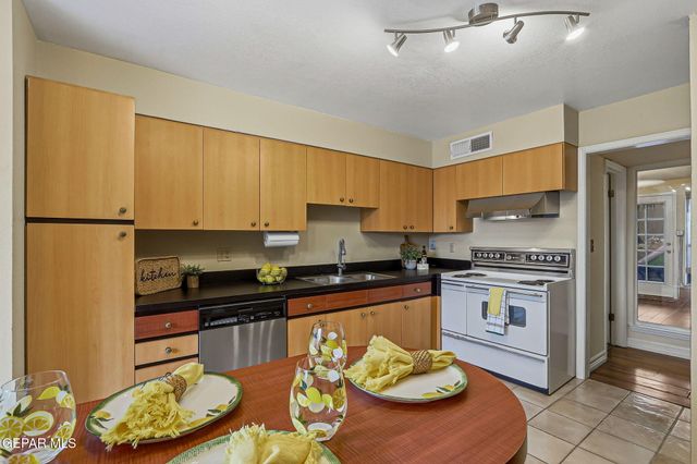504 TWIN OAKS Place, El Paso, TX 79912