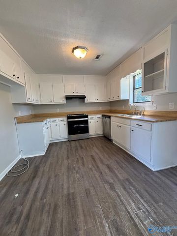 812 Mitwede Street, Hartselle, AL 35640