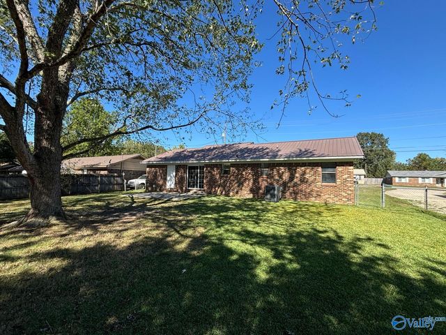 812 Mitwede Street, Hartselle, AL 35640