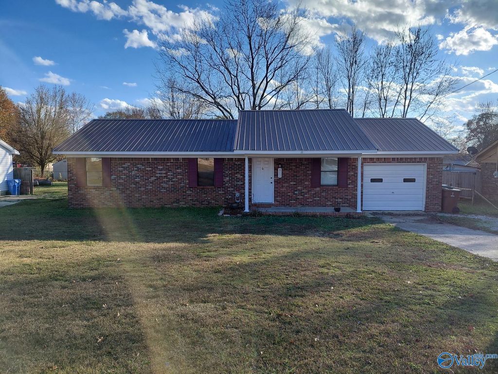 812 Mitwede Street, Hartselle, AL 35640