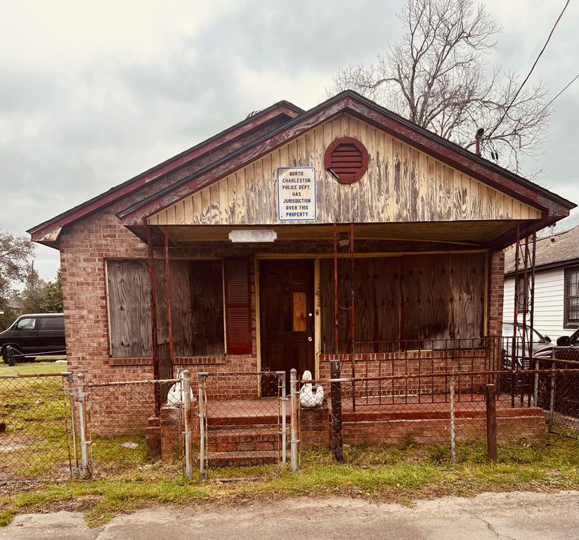 Image 1 of property listing at 2032 Groveland Avenue, North Charleston, SC 29405