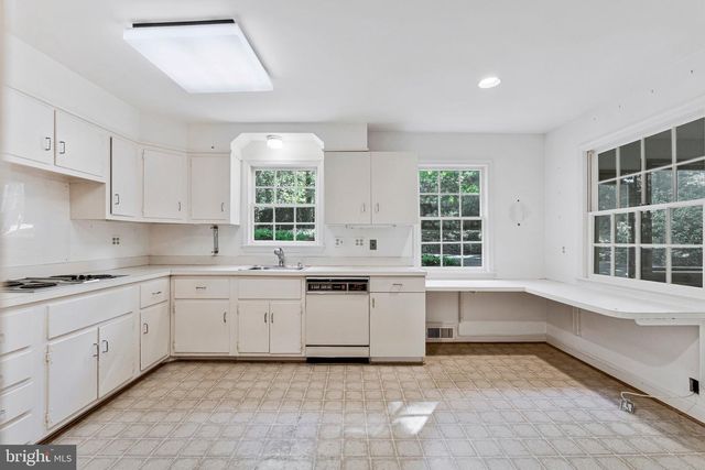 1719 OAK LN, Mclean, VA 22101