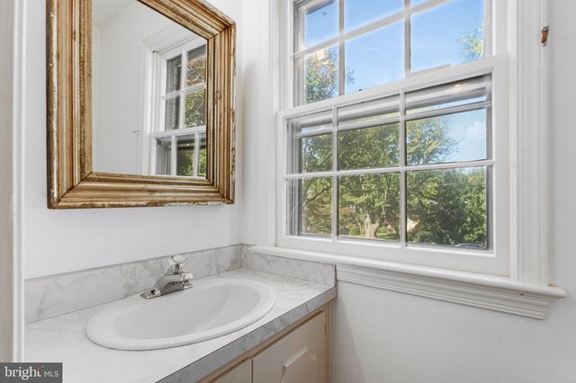 1719 OAK LN, Mclean, VA 22101