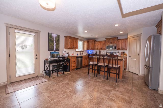 2214 W LOVELAND, Farmington, UT 84025