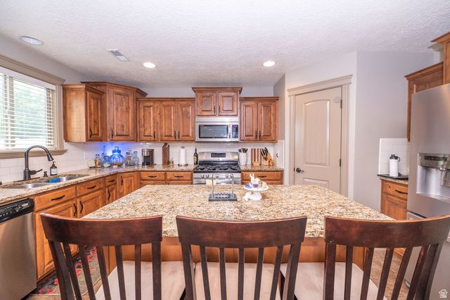 2214 W LOVELAND, Farmington, UT 84025