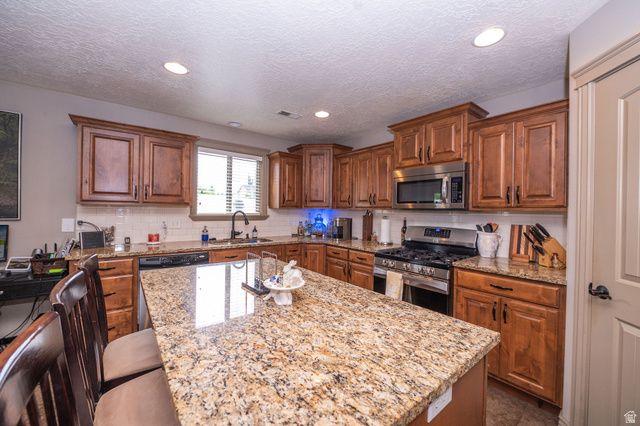 2214 W LOVELAND, Farmington, UT 84025