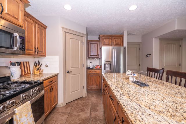 2214 W LOVELAND, Farmington, UT 84025