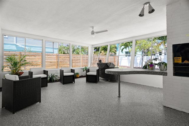 2671 W BAY ISLE DRIVE SE, St Petersburg, FL 33705