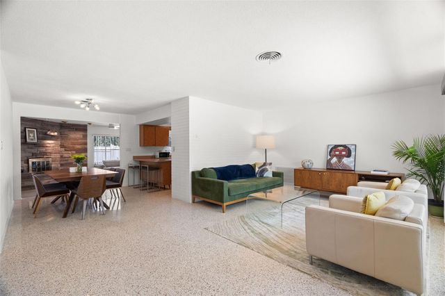 2671 W BAY ISLE DRIVE SE, St Petersburg, FL 33705