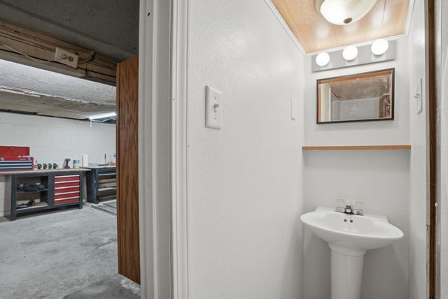 1102 Ohio Street, Waterloo, IA 50702