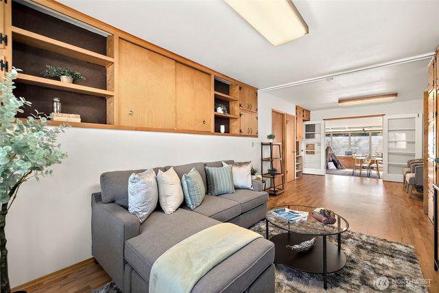 2609 Lake Youngs Court SE, Renton, WA 98058