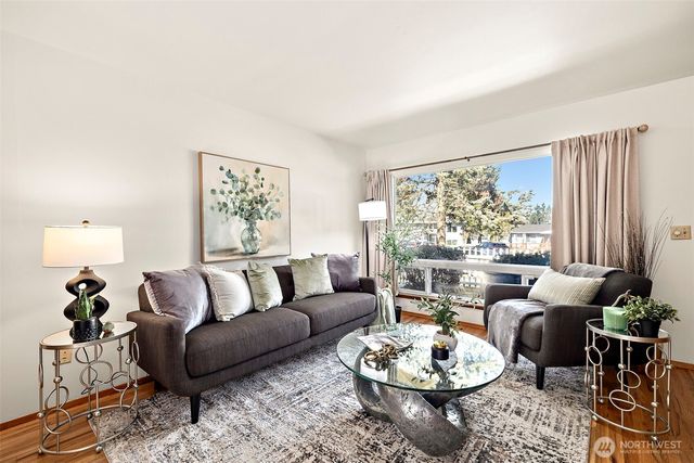 2609 Lake Youngs Court SE, Renton, WA 98058