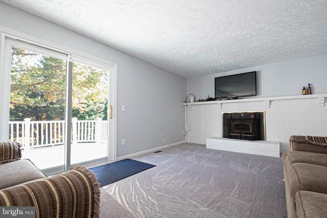 4483 EDSALL DR, Woodbridge, VA 22193