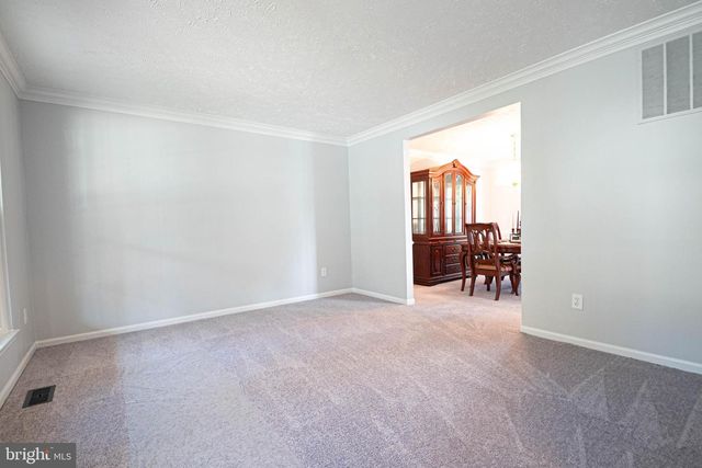 4483 EDSALL DR, Woodbridge, VA 22193