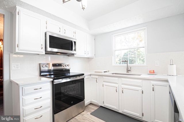 4483 EDSALL DR, Woodbridge, VA 22193