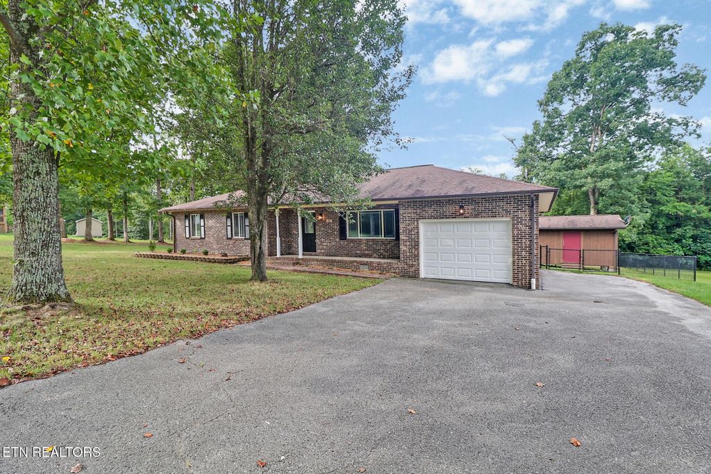 181 Bradrock St, Crossville, TN 38571