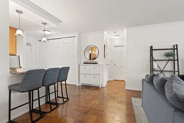 9 Hawthorne Place 2J, Boston, MA 02114