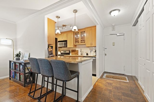 9 Hawthorne Place 2J, Boston, MA 02114