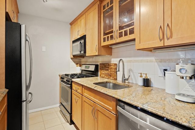 9 Hawthorne Place 2J, Boston, MA 02114