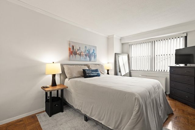 9 Hawthorne Place 2J, Boston, MA 02114